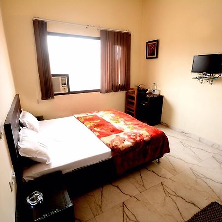Hotel Mehra Inn Αμριτσάρ Εξωτερικό φωτογραφία