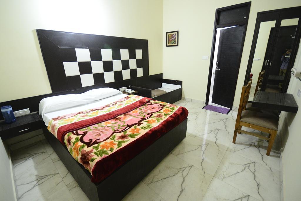 Hotel Mehra Inn Αμριτσάρ Δωμάτιο φωτογραφία
