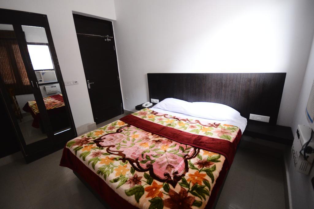 Hotel Mehra Inn Αμριτσάρ Δωμάτιο φωτογραφία