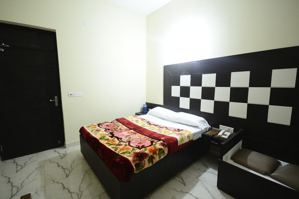 Hotel Mehra Inn Αμριτσάρ Εξωτερικό φωτογραφία